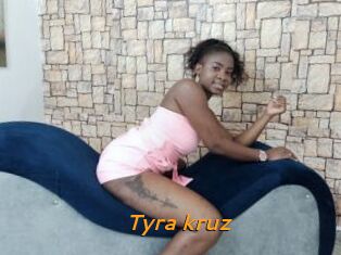 Tyra_kruz